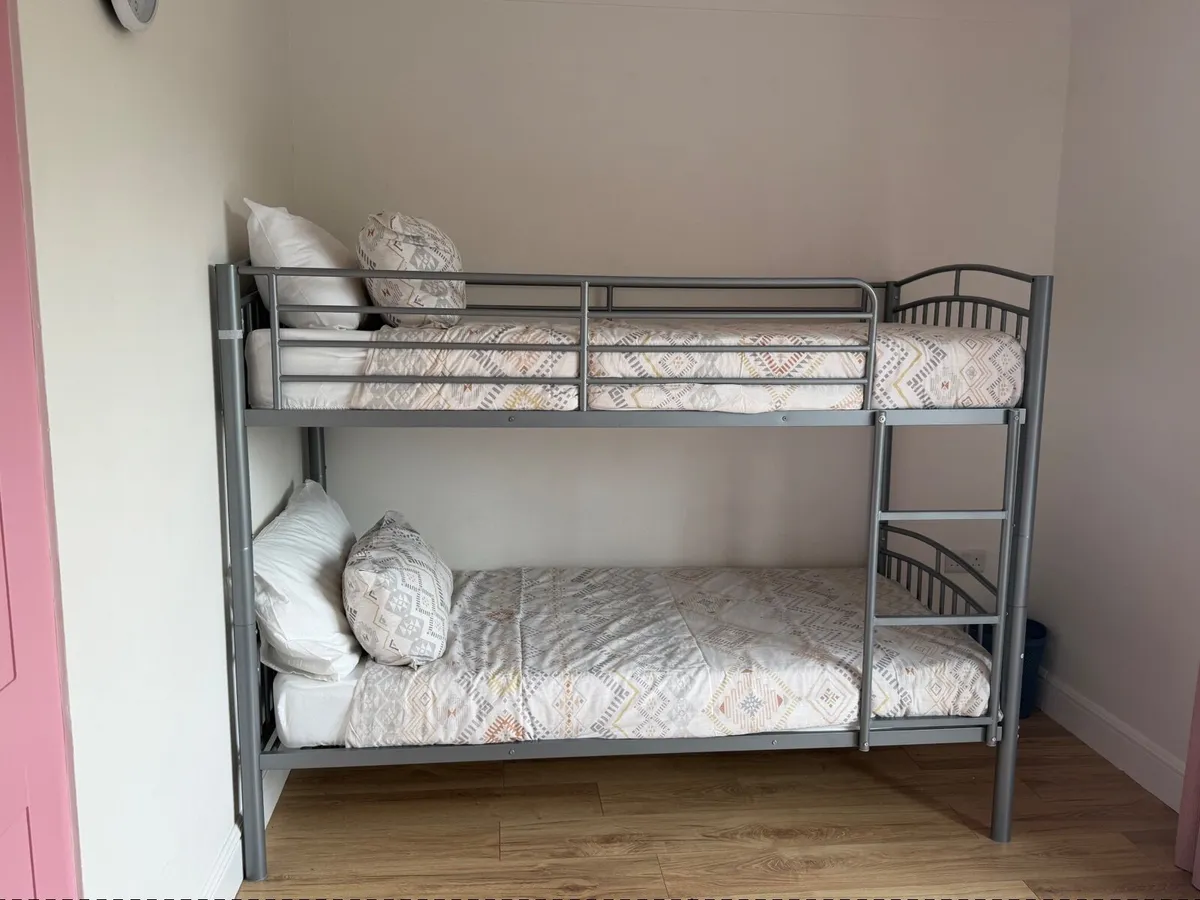 Bunk bed - Image 1