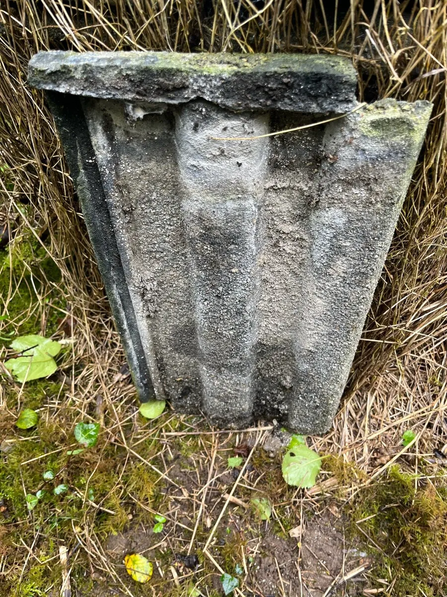 Old roof tiles - Image 1