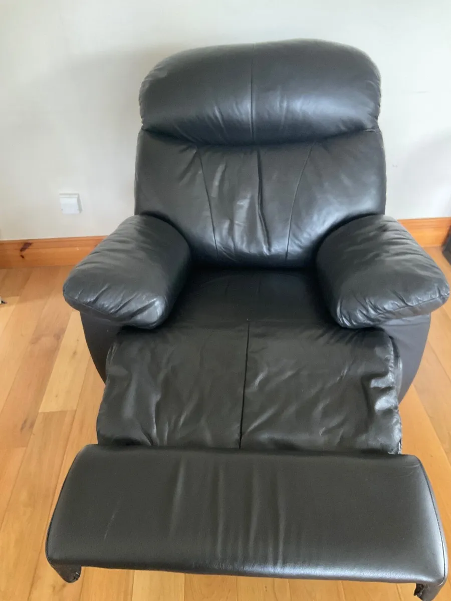 Black leather recliner - Image 2