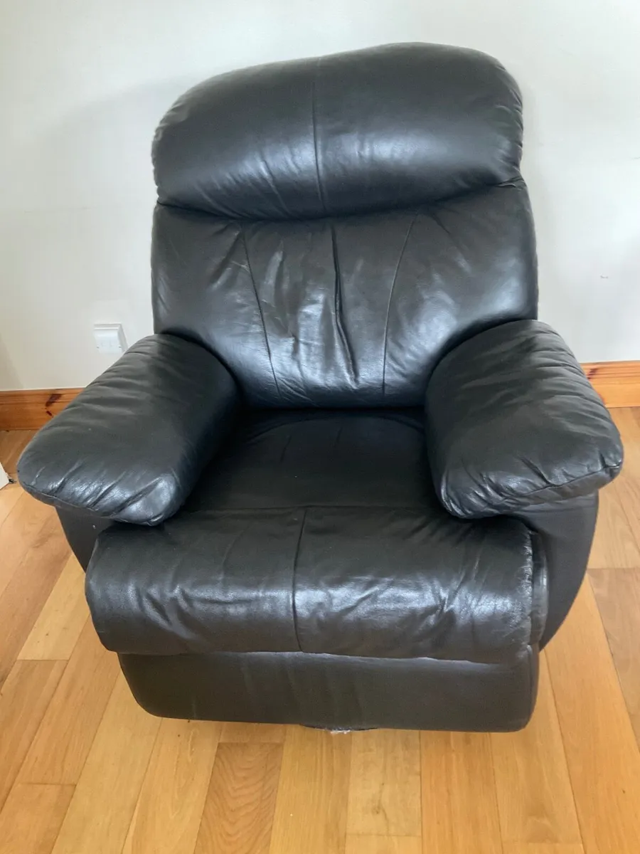 Black leather recliner - Image 3