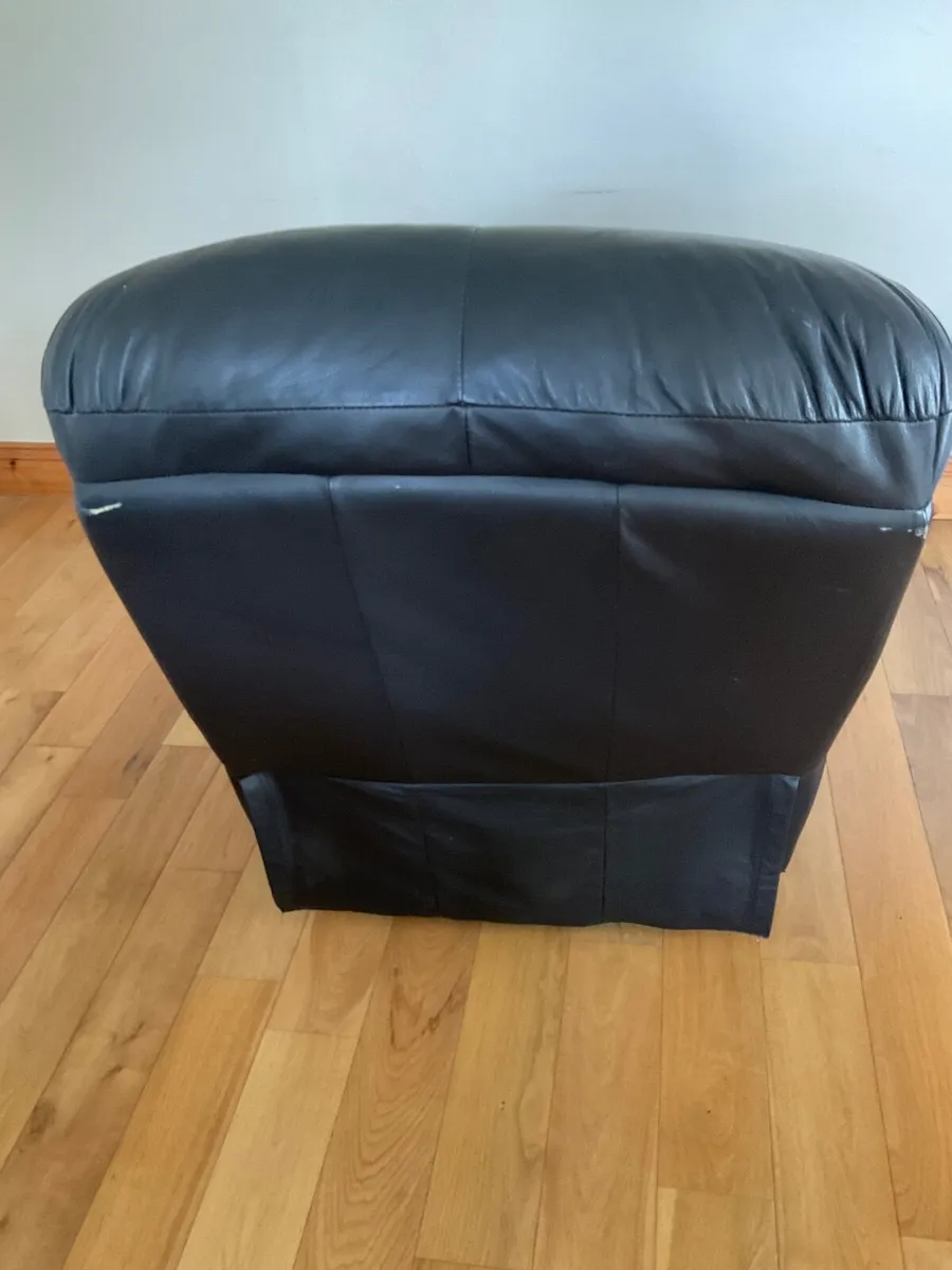 Black leather recliner - Image 4