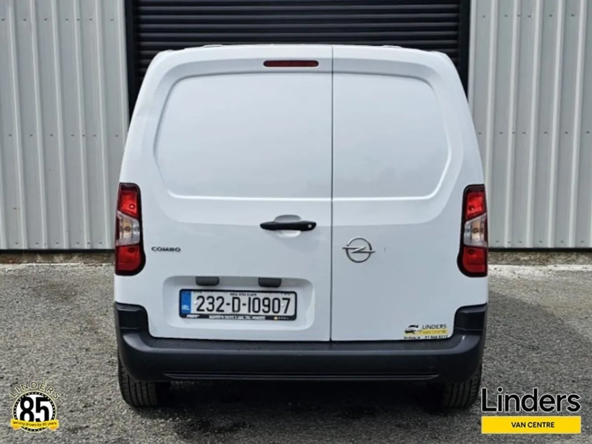 Opel Combo 3 SEATS LOW KMS - Image 3