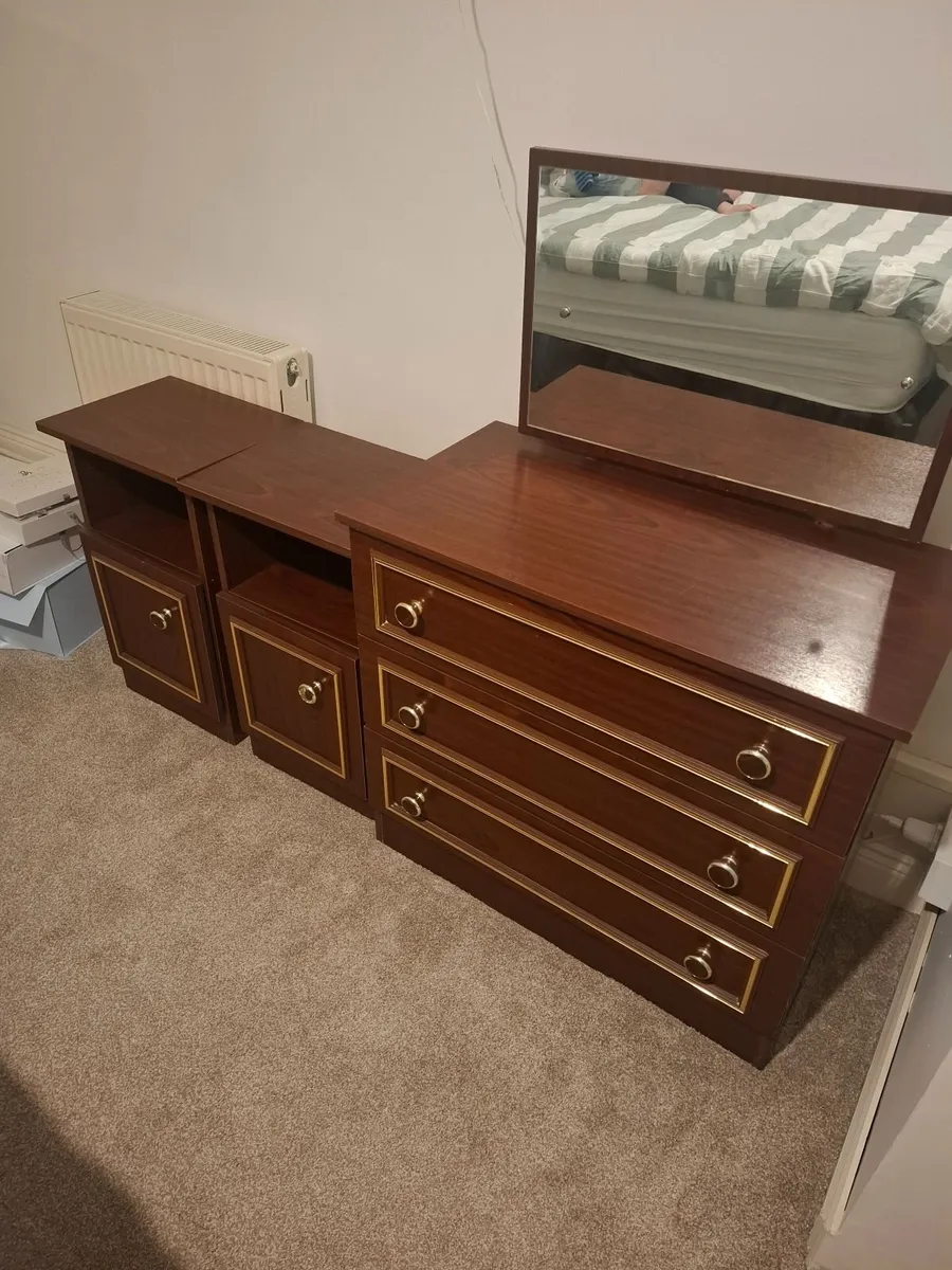 Chest of drawers & bedside lockers - Image 1