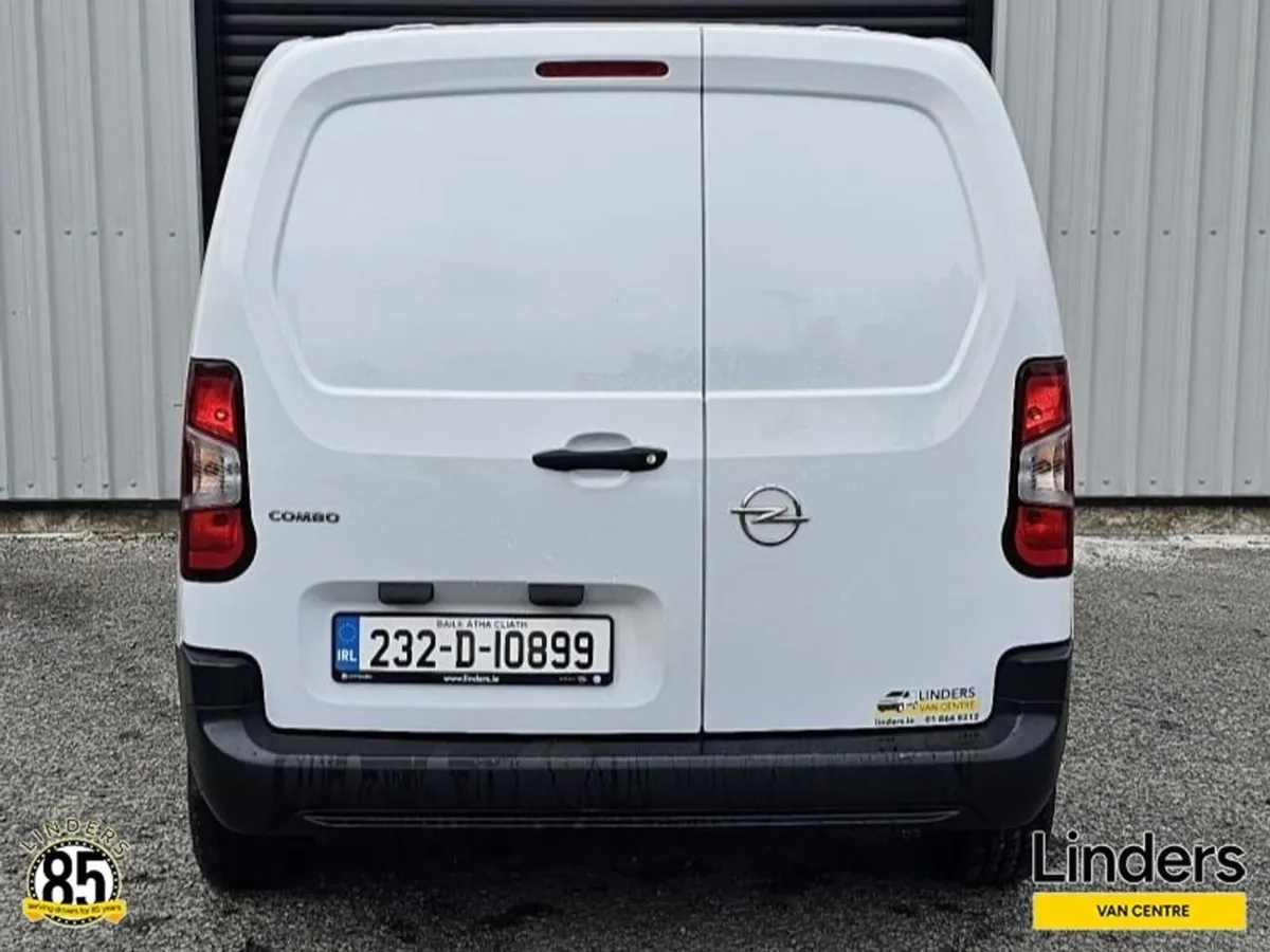 Opel Combo 3 SEATS LOW KMS - Image 3