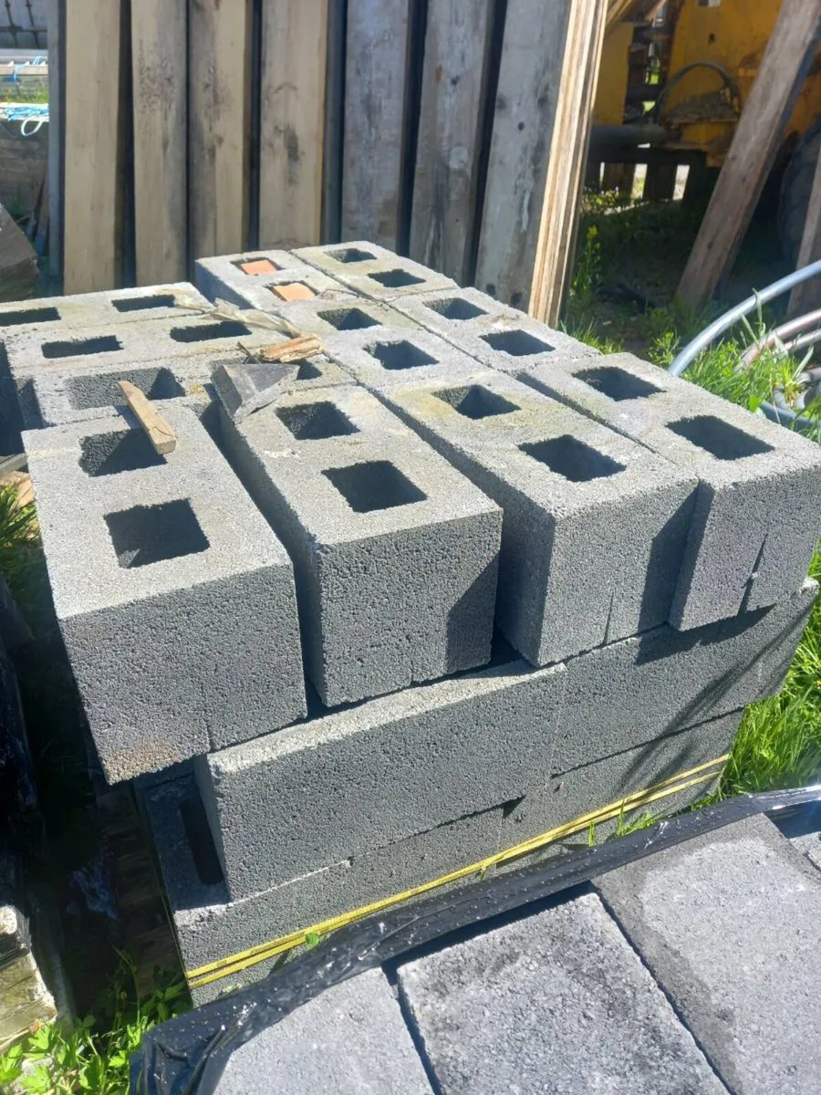 Job lot of various concrete materials - Image 2