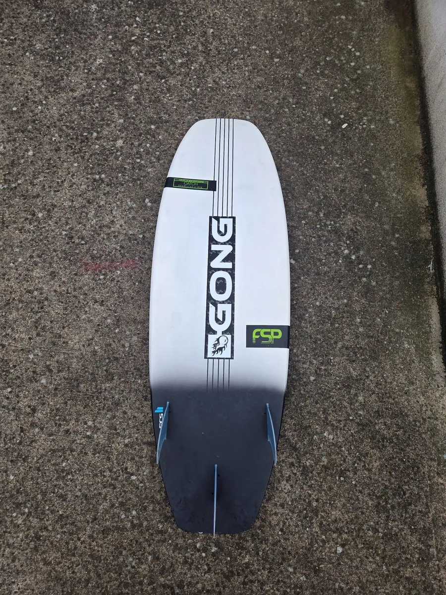 Gong - Strapless Kitesurfing board - Image 1