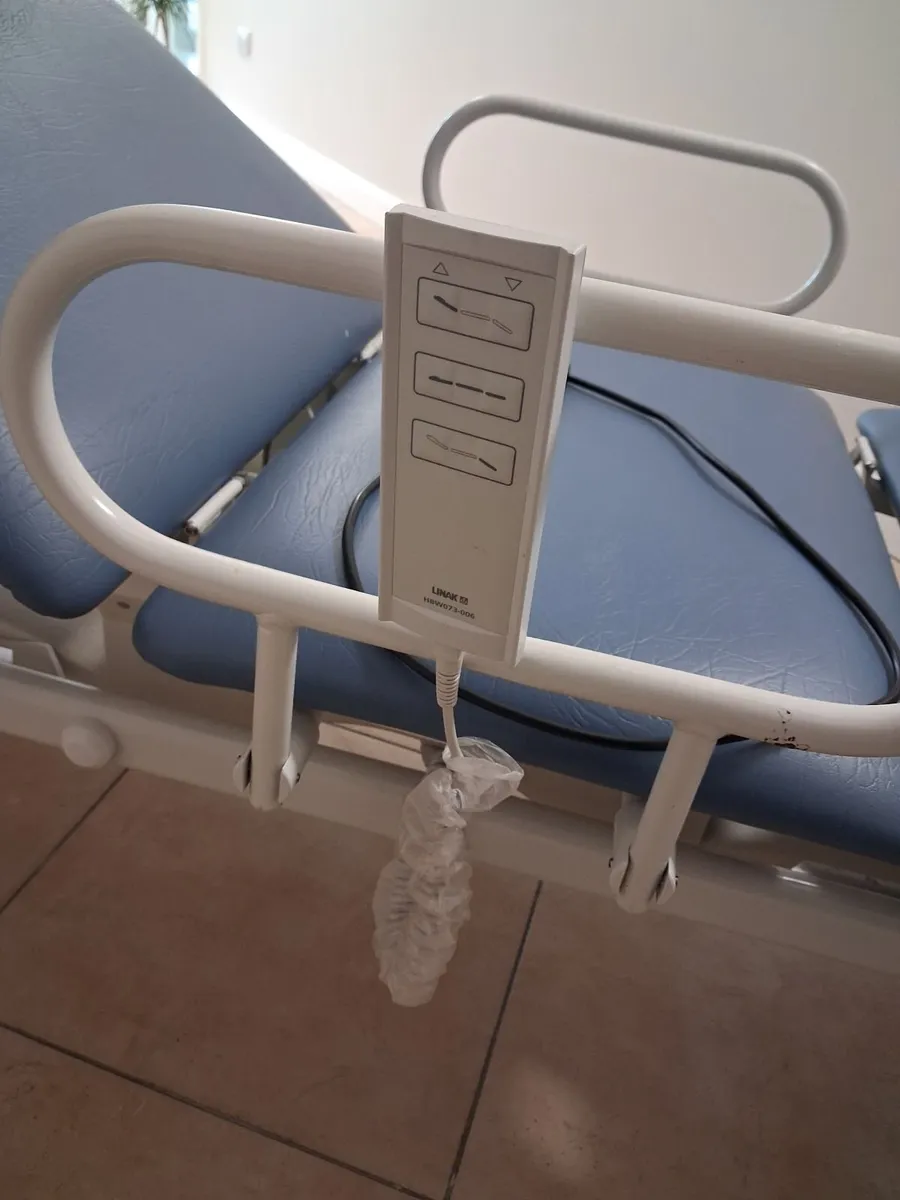 Free Clinic bed - pick up today - Image 3
