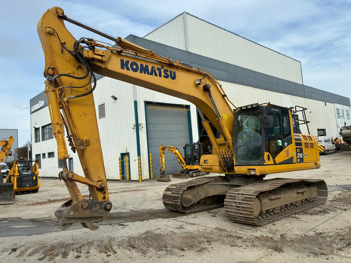 Komatsu PC210LCI-10 - Image 2