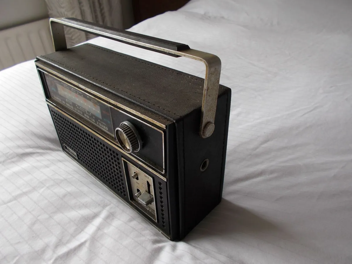 Old LW/MW Radio - Image 2