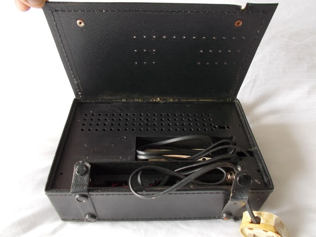 Old LW/MW Radio - Image 3