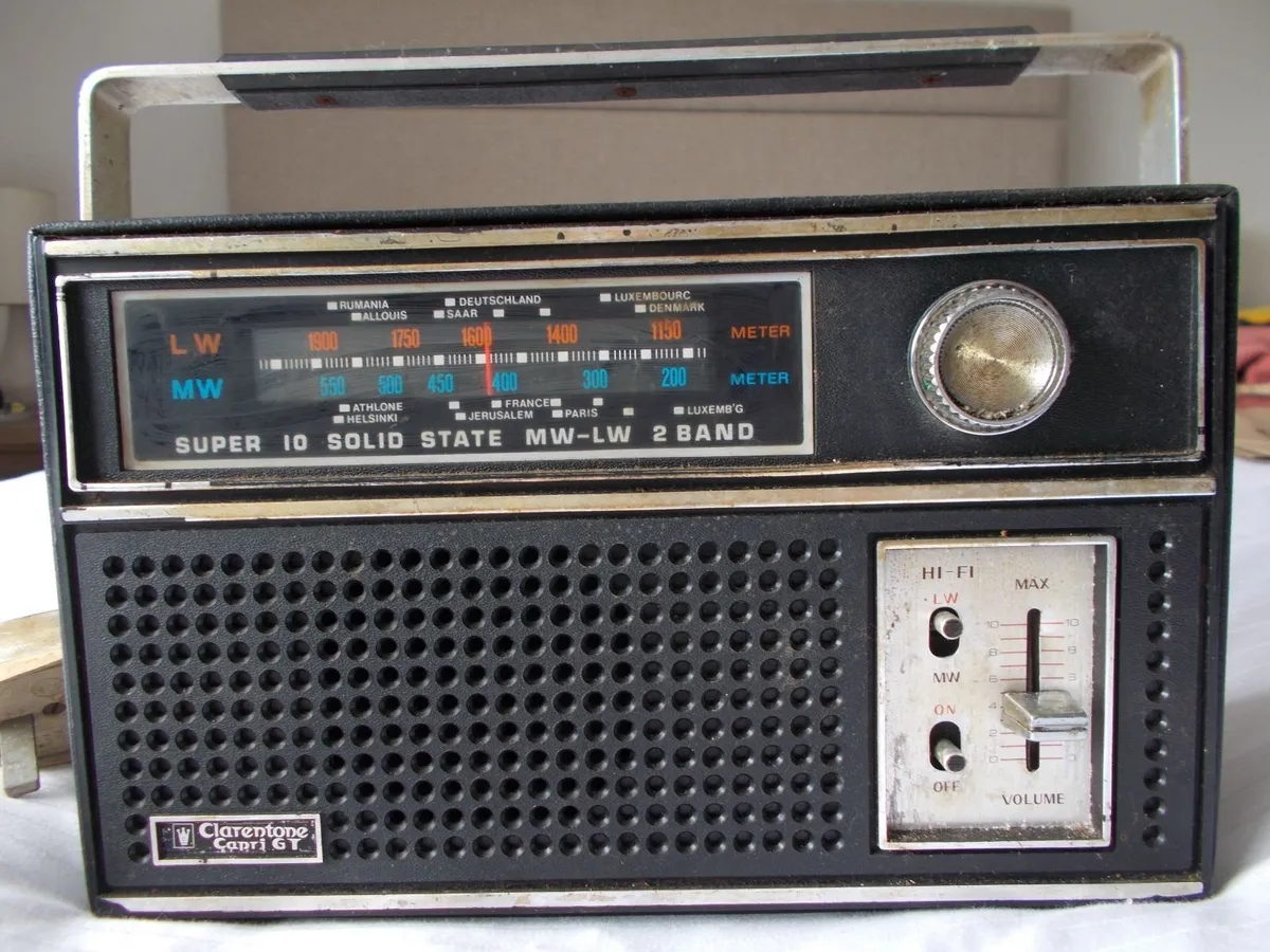 Old LW/MW Radio - Image 4