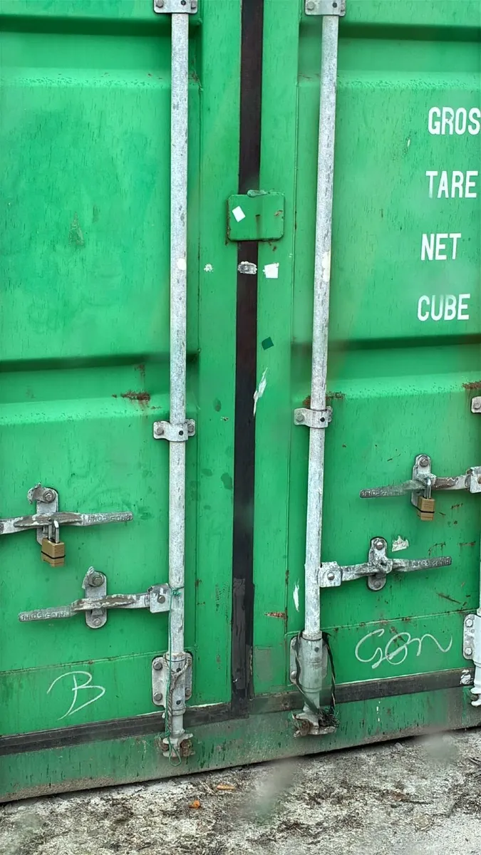 2 x good used 20ft containers available - Image 2