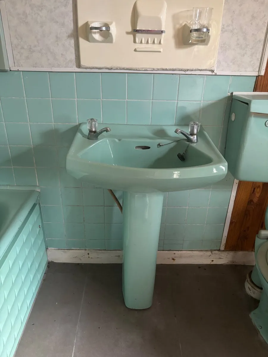 Vintage New Corvet Retro Bathroom Suite – Complete - Image 3