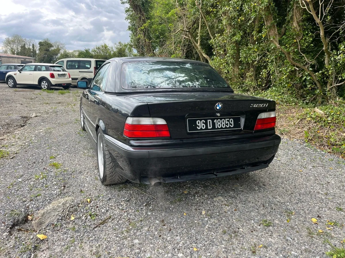 BMW 320i convertible - Image 3