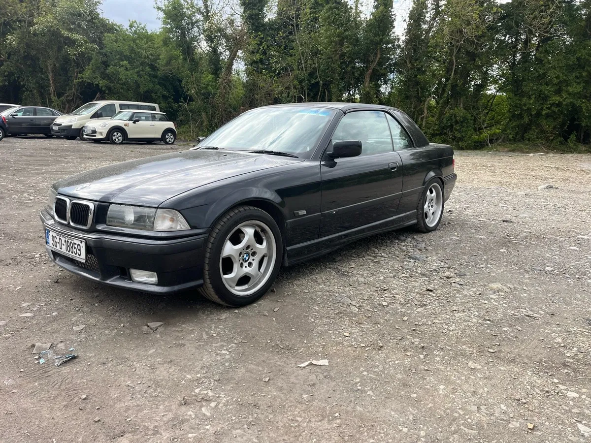 BMW 320i convertible - Image 2