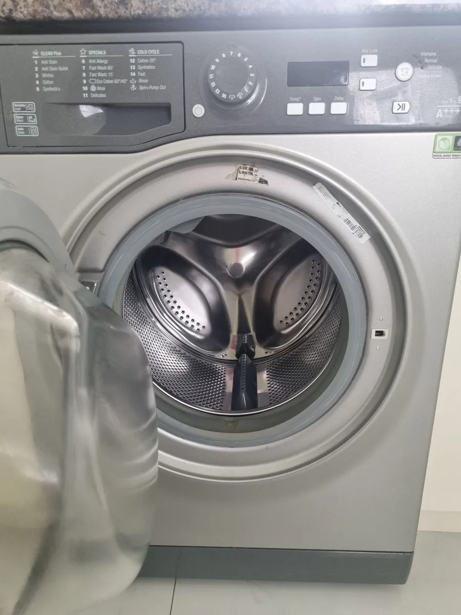 Hotpoint washing machine 9kgs - Image 1