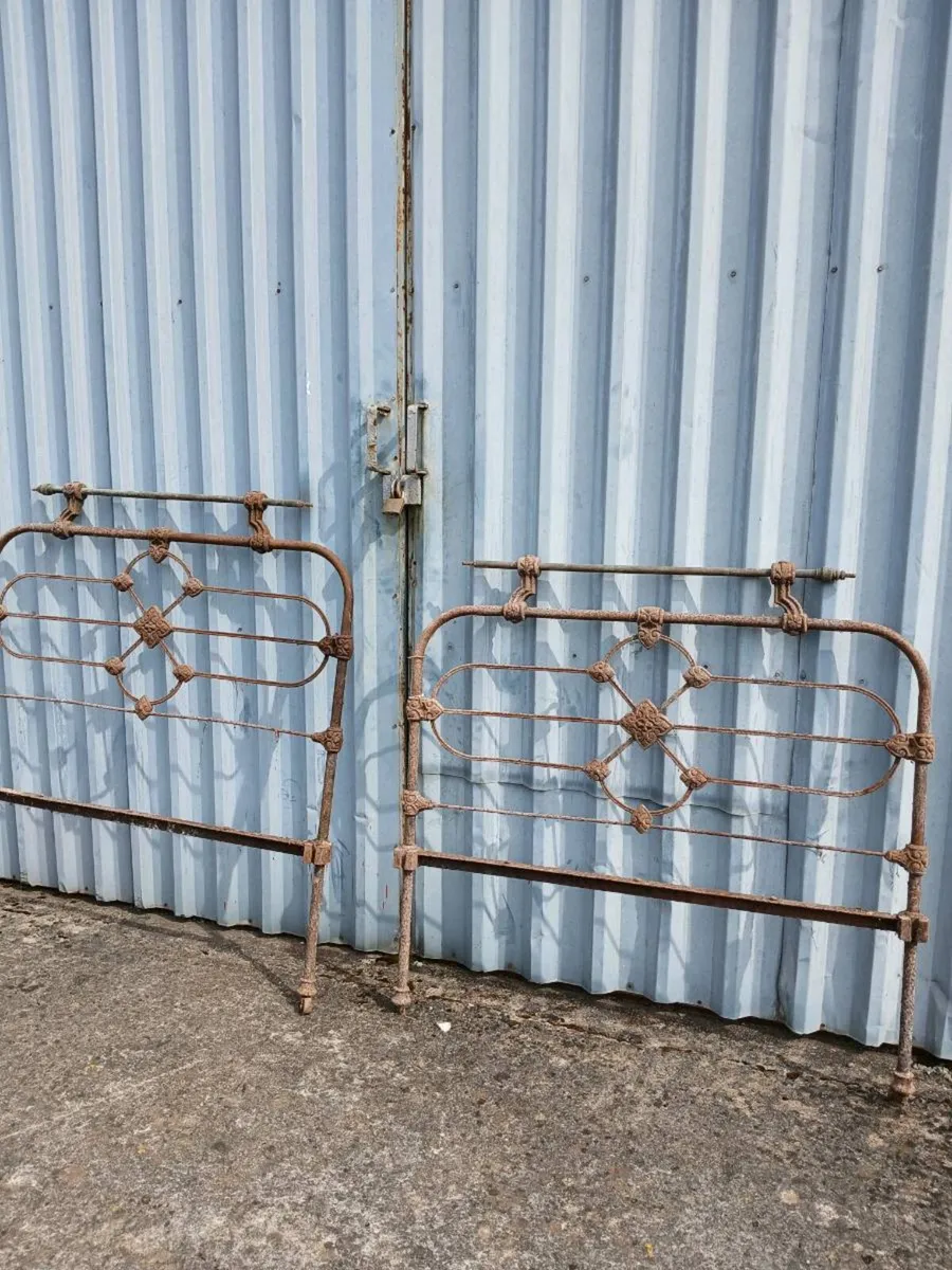 Antiques and collectibles - Image 4