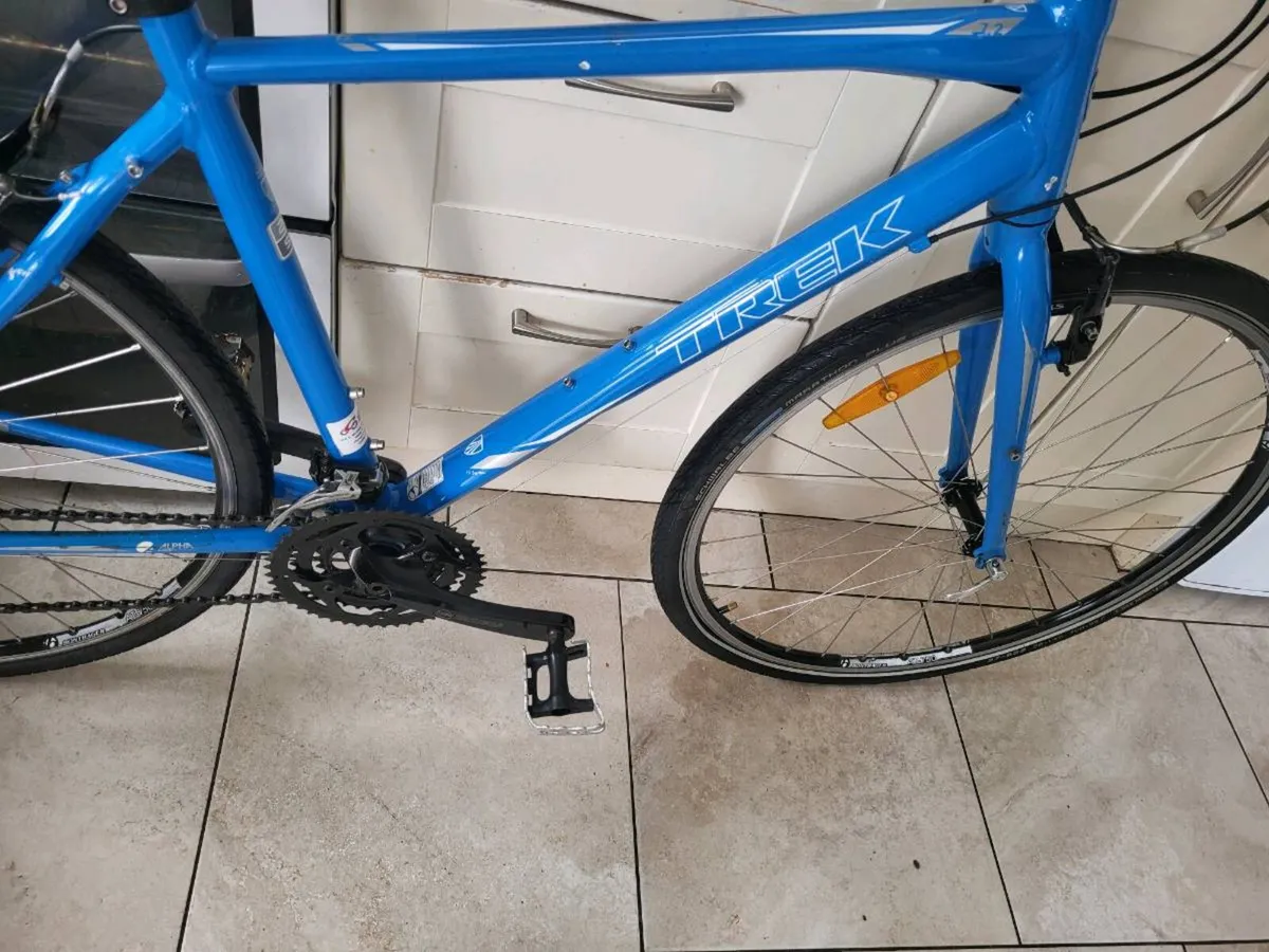 Trek hybrid bike - Image 3