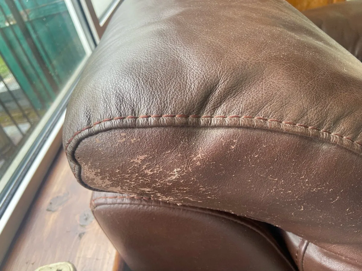 Large leatherette armchair - Image 4