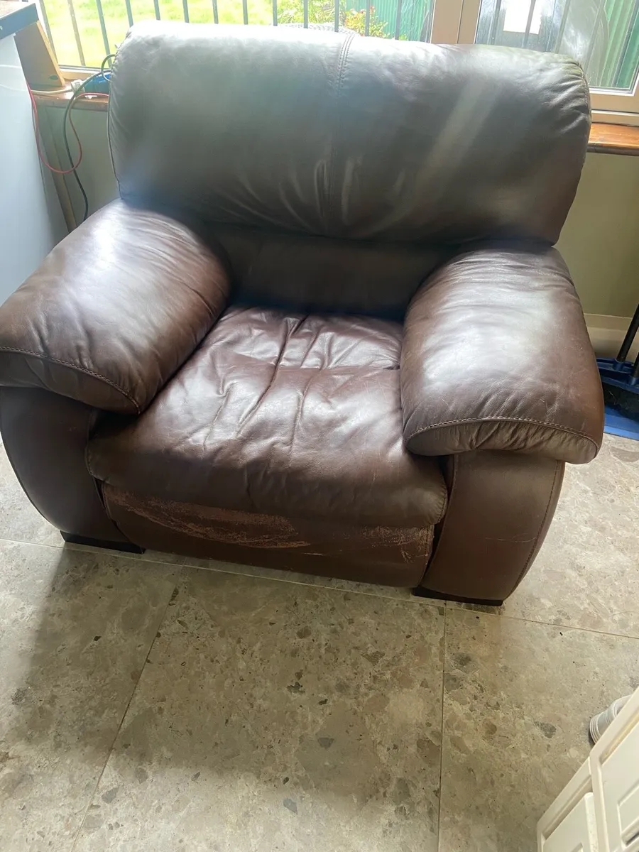 Large leatherette armchair - Image 2