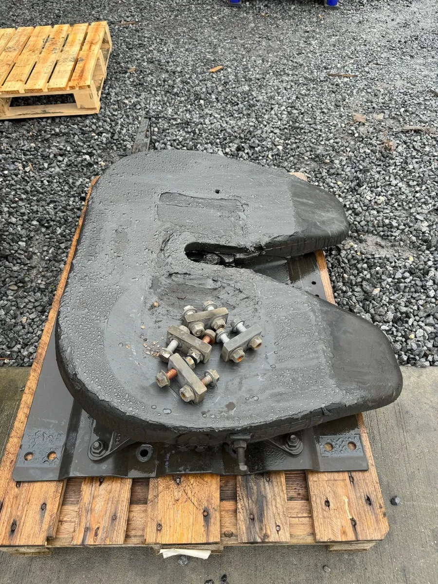Truck 5th wheel for quick sale!!! - Image 2