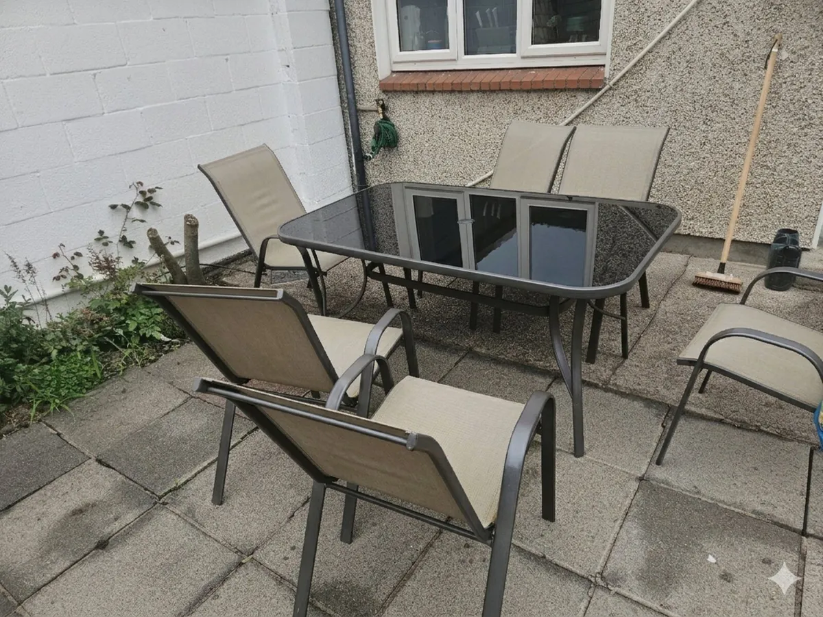 Outdoor table and chairs