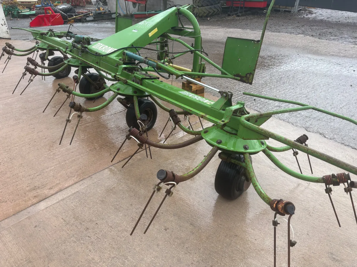 Krone 4 rotor Tedder - Image 1