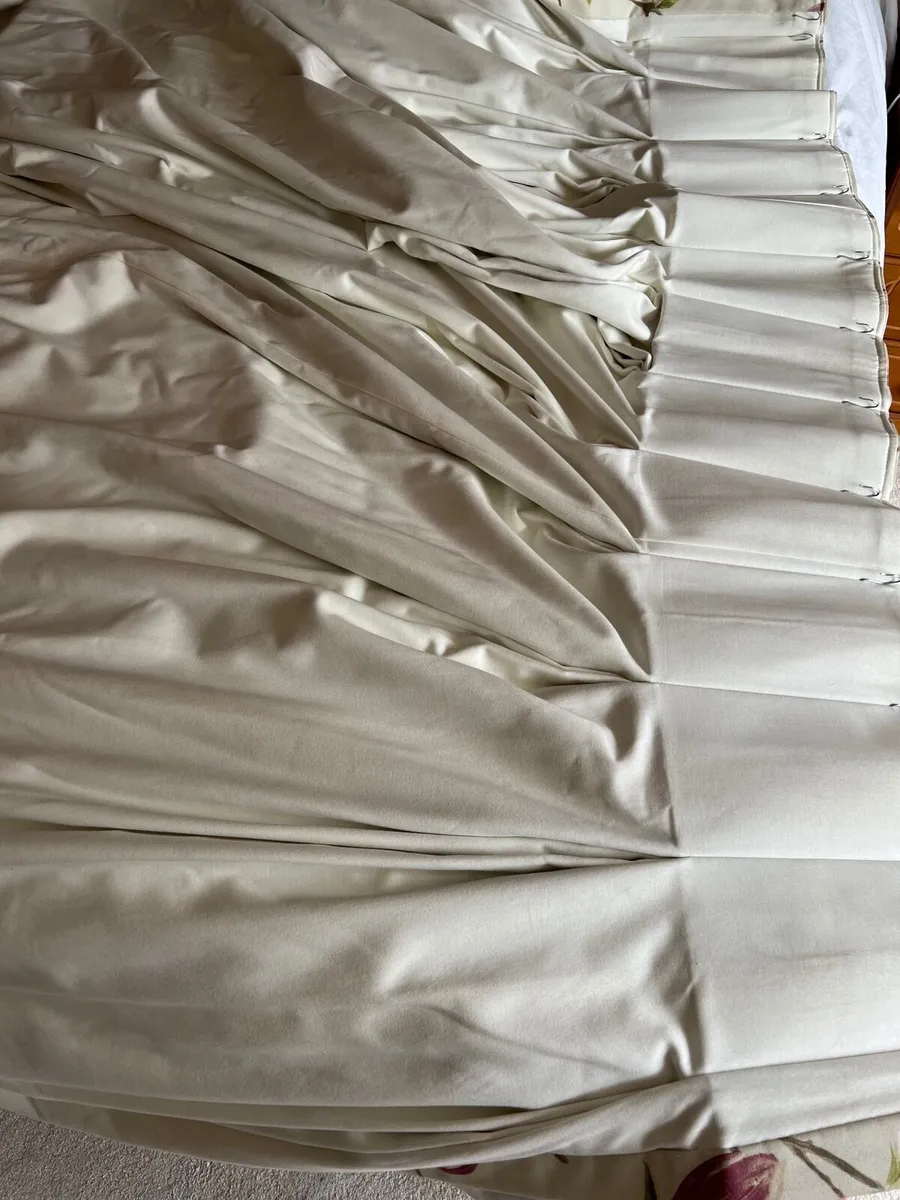 Curtains - Image 2