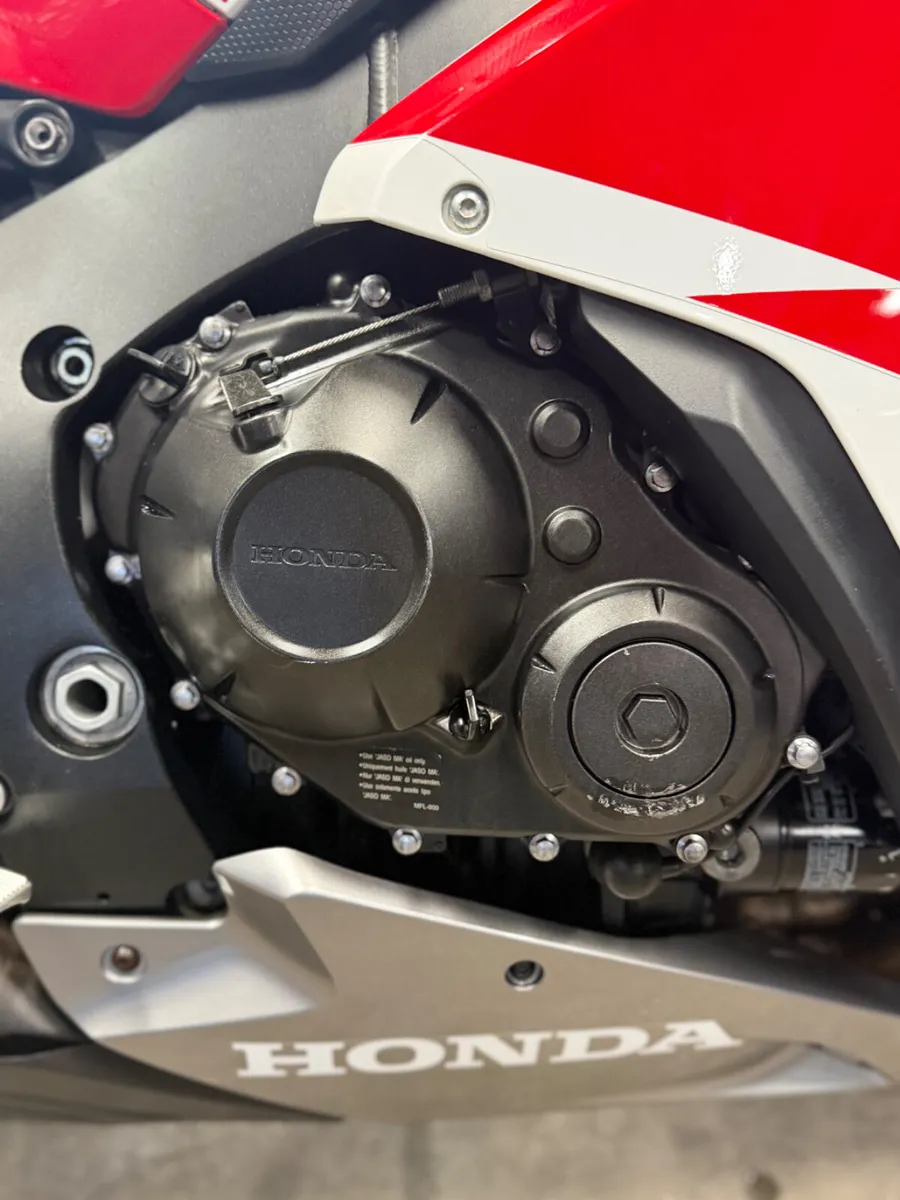 2016 HONDA CBR1000 FIREBLADE - Image 4