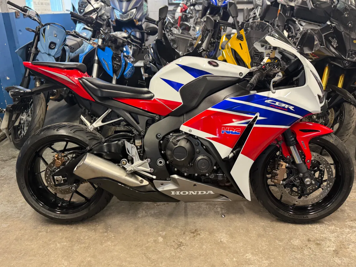 2016 HONDA CBR1000 FIREBLADE - Image 1