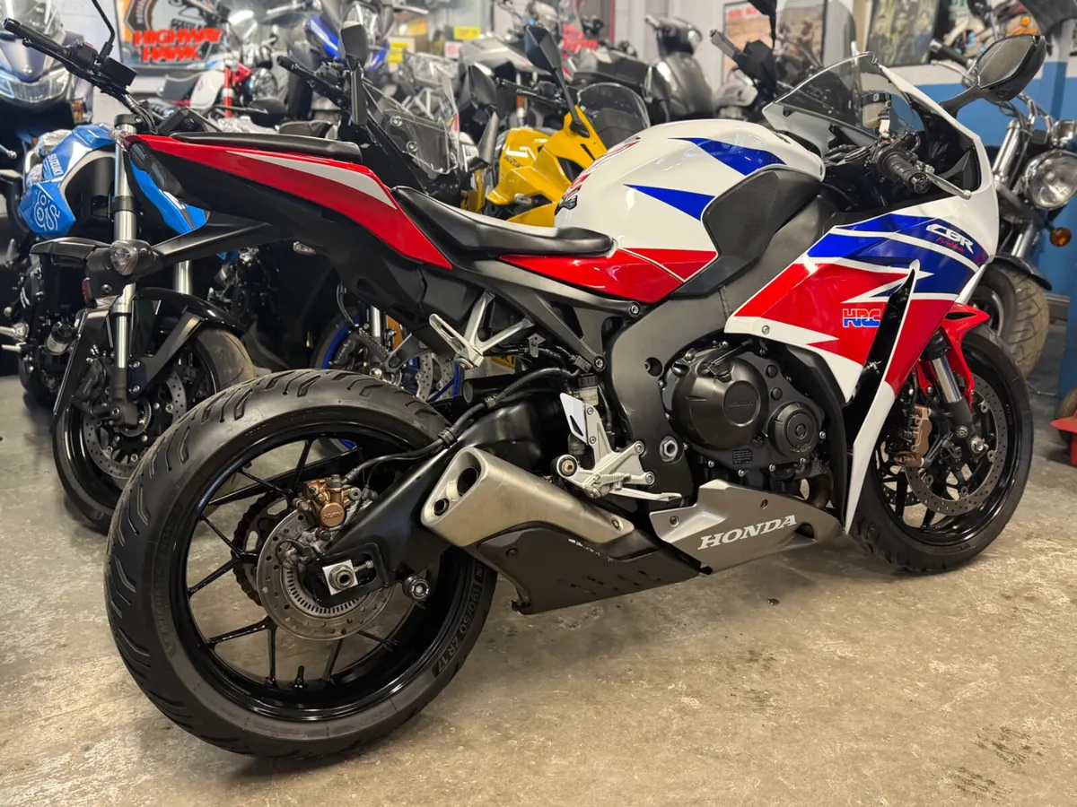 2016 HONDA CBR1000 FIREBLADE - Image 3