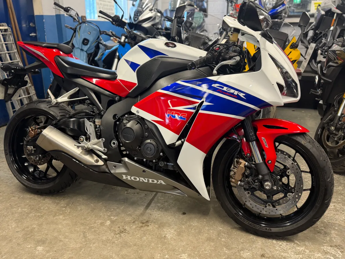 2016 HONDA CBR1000 FIREBLADE - Image 2