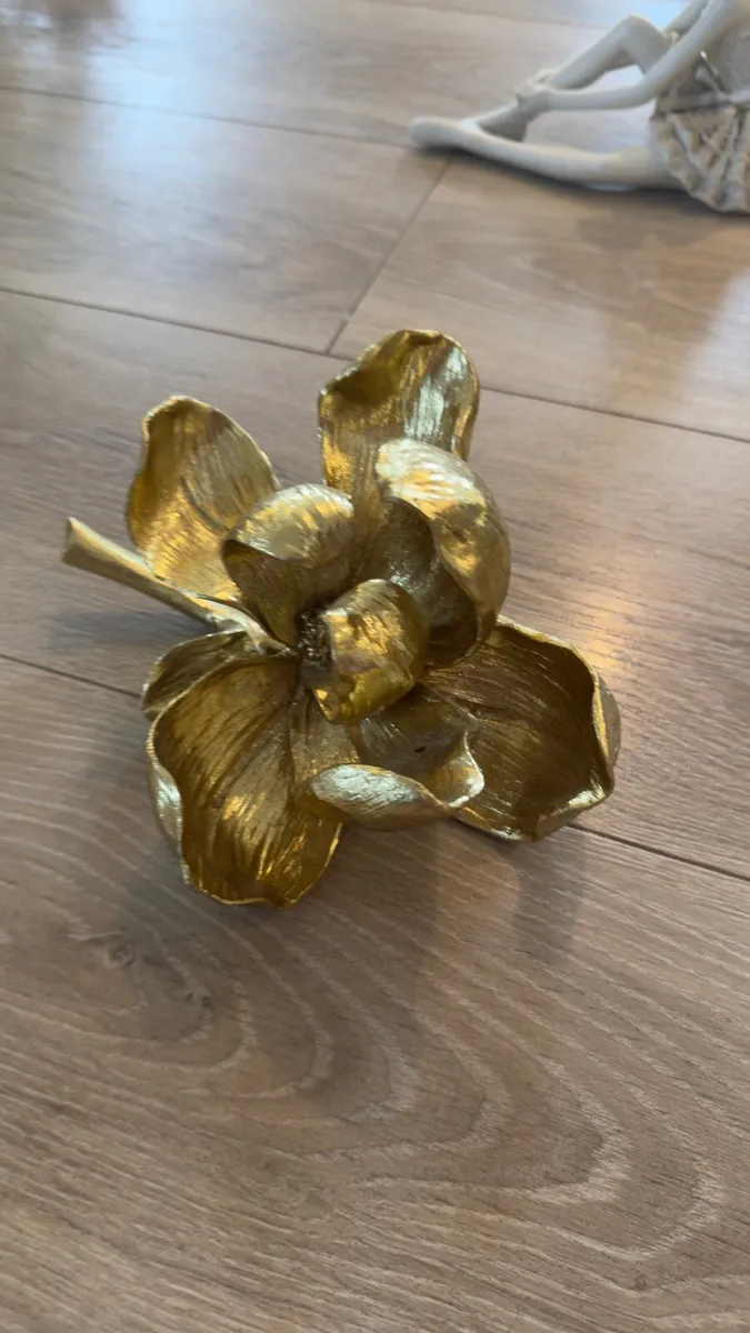 Modern Home Decor Sculptures & Ornaments - Image 2