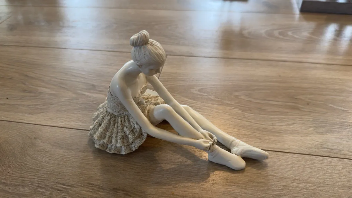 Modern Home Decor Sculptures & Ornaments - Image 3