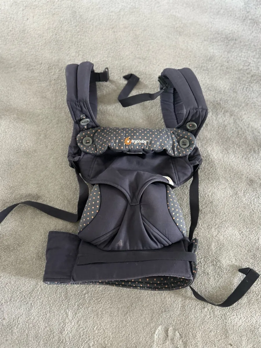 Ergobaby 360 carrier with newborn insert - Image 1