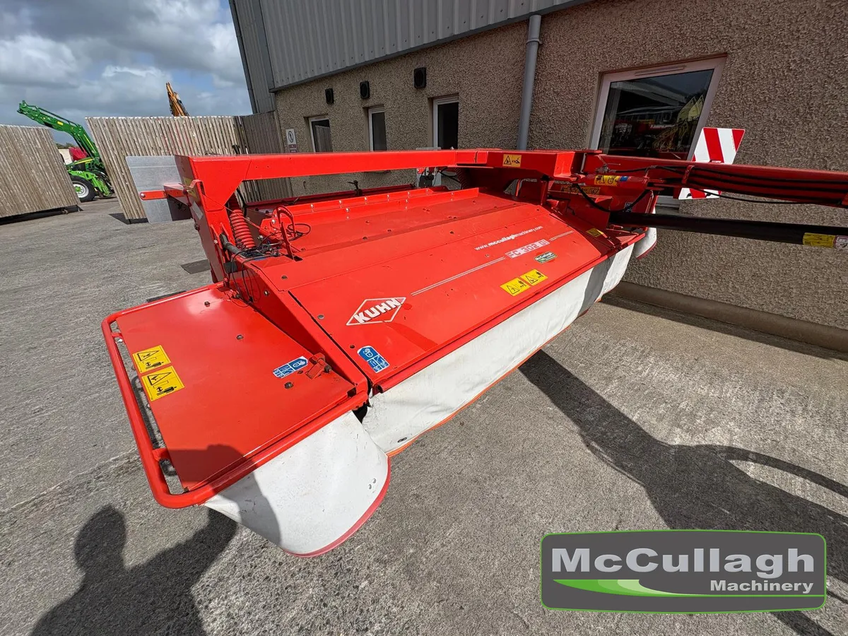 Used Kuhn 302 10ft Trailed Mower Conditioner - Image 3