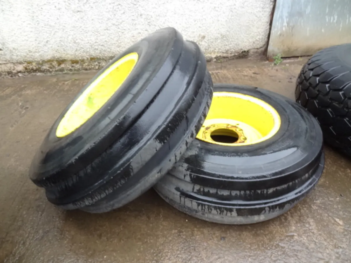 8 Stud Wheels, 12.5/80R 18 Ribbed Tyres - Image 1