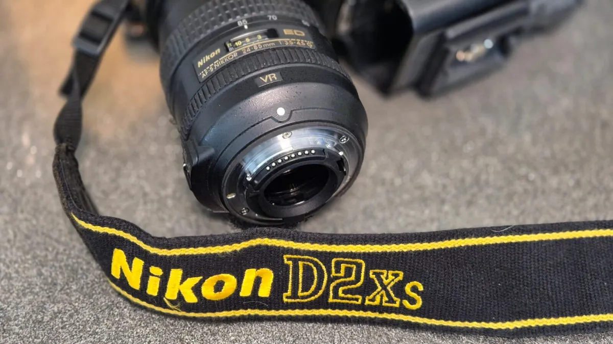 Nikon D2Xs Extremely Low Shutter Count of 12794 - Image 3