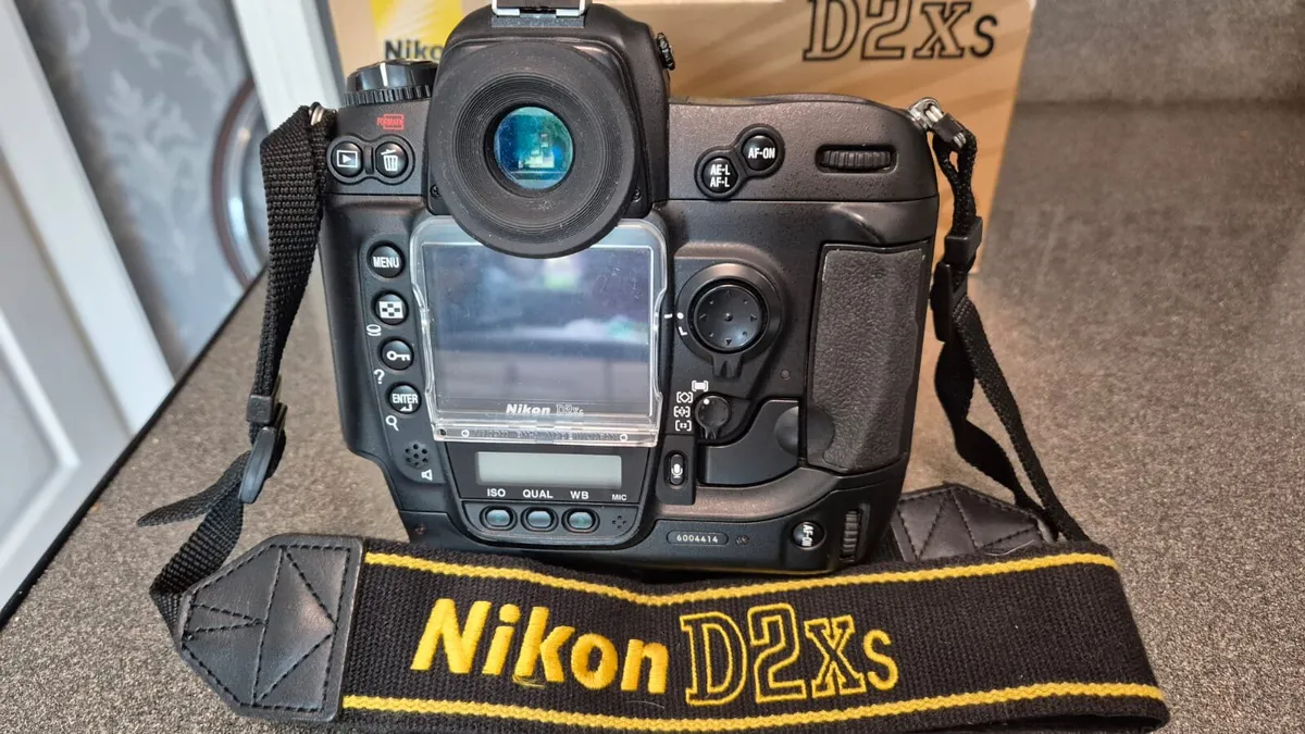 Nikon D2Xs Extremely Low Shutter Count of 12794 - Image 2