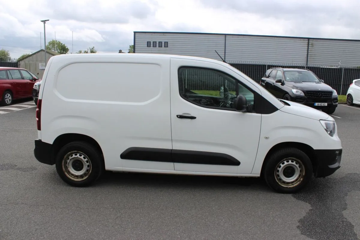 Opel Combo 1.5 Turbo D 100PS Energy 5 Seater- TEND - Image 3