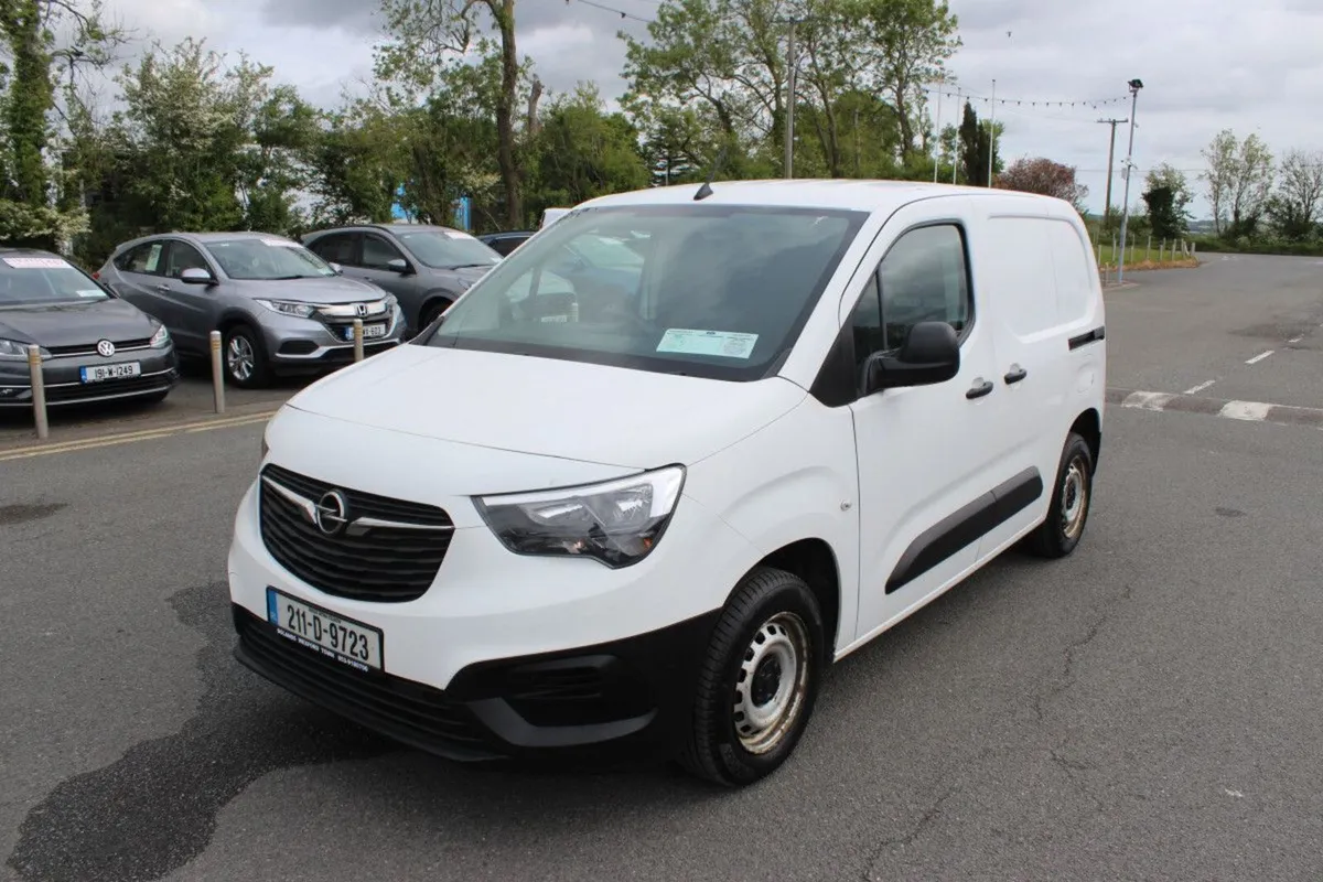 Opel Combo 1.5 Turbo D 100PS Energy 5 Seater- TEND - Image 4