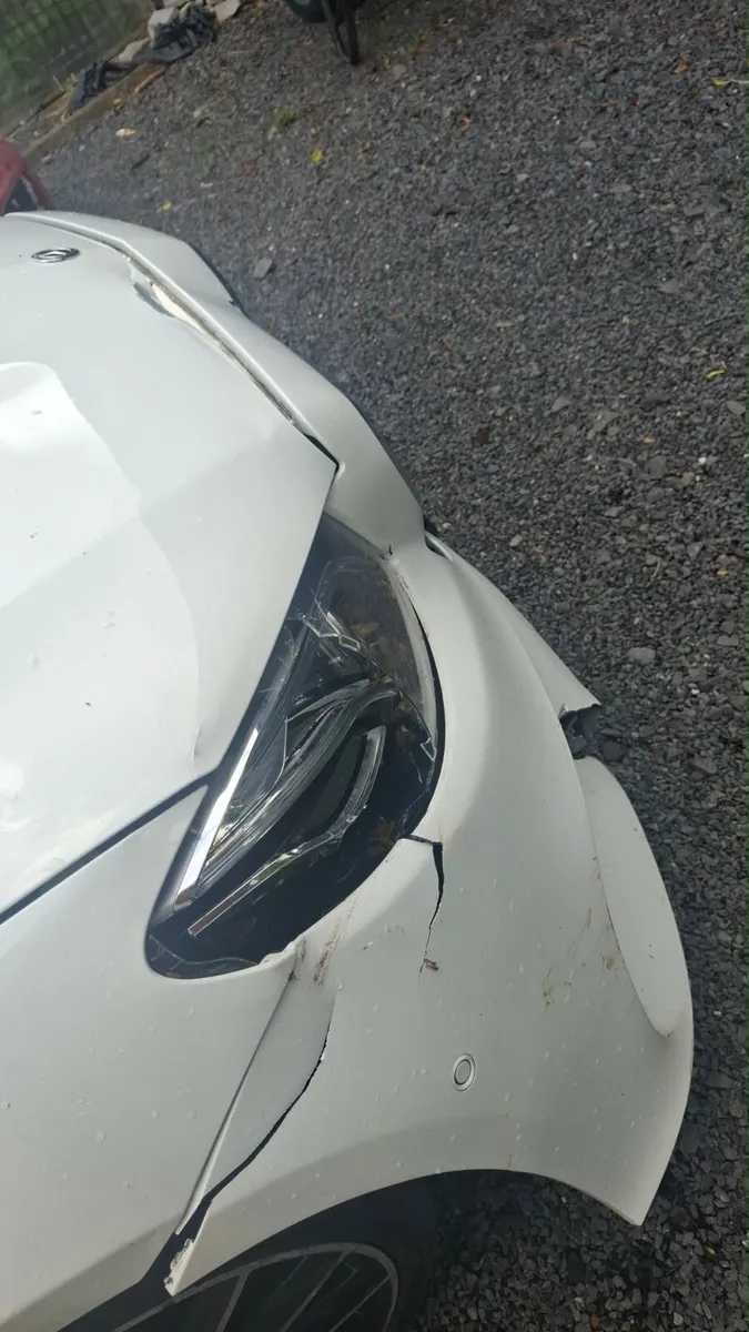 Mercedes benz e220d coupe amg line crash damage - Image 3
