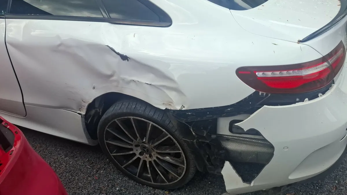 Mercedes benz e220d coupe amg line crash damage - Image 1