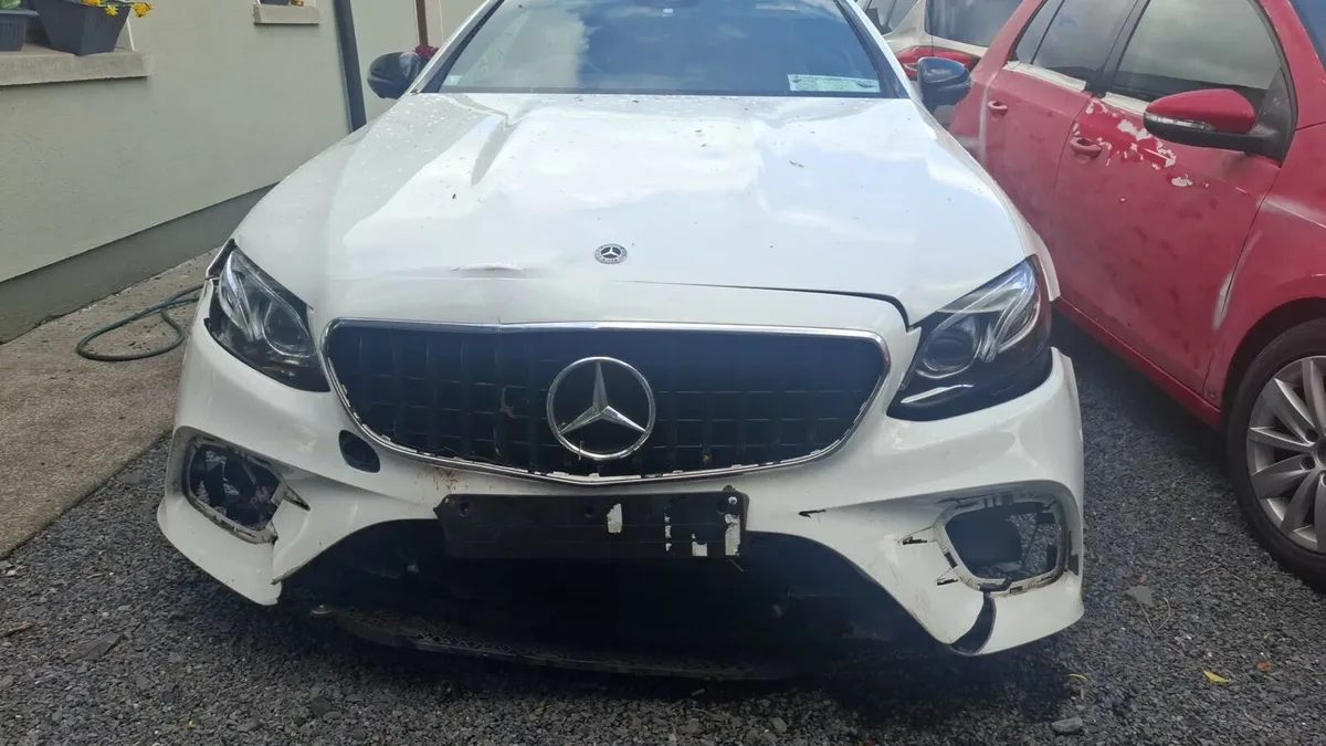 Mercedes benz e220d coupe amg line crash damage - Image 2