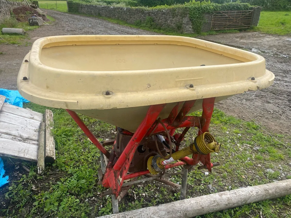 Lely Lotus 300 Tedder & Vicon wagtail - Image 3