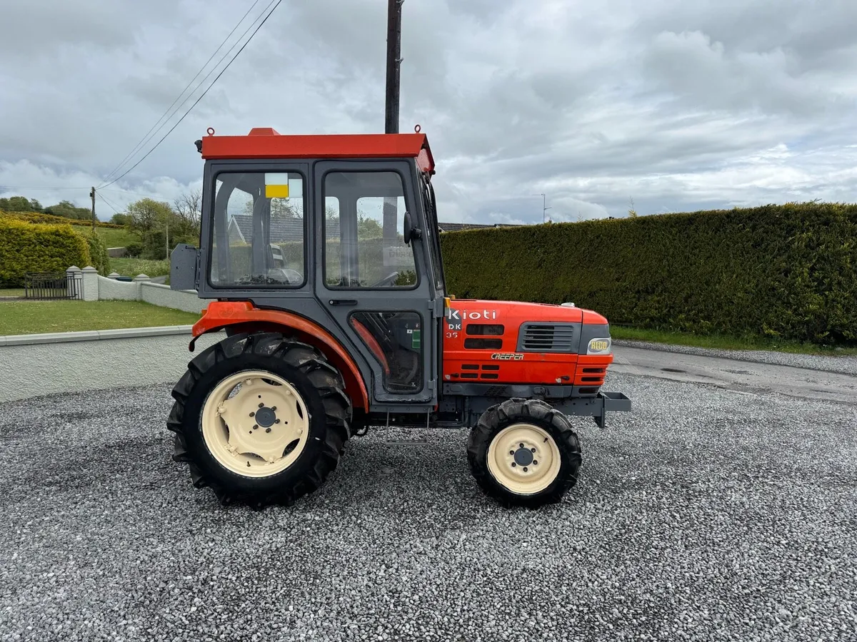 Kioti dk35 4wd tractor - Image 1