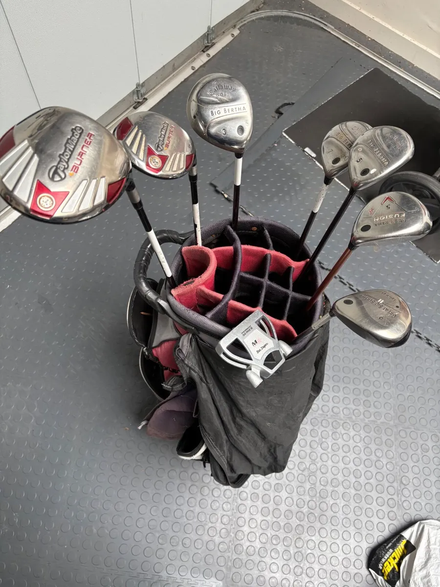 Golf cart - Powacaddy & golf clubs - Image 1