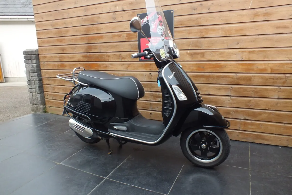 2020 Piaggio Vespa GTS 125 (As New) - Image 2