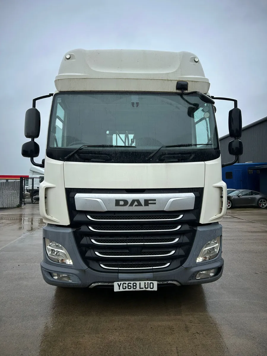 October 2018 DAF CF 480 - Image 2