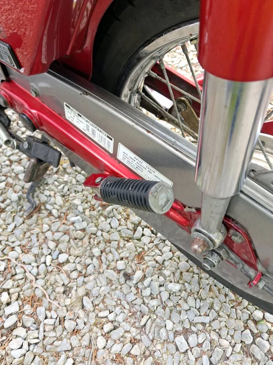 Vintage motorcycle - Image 4